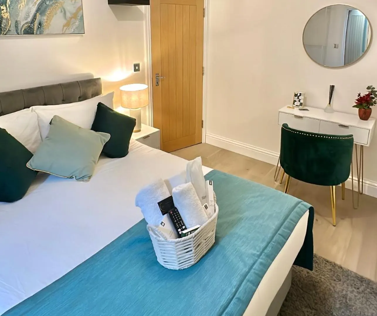 The Green Luxe En-Suite In Stratford London Homestay